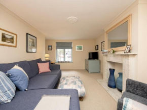Charming Coastal Maisonette Pass The Keys